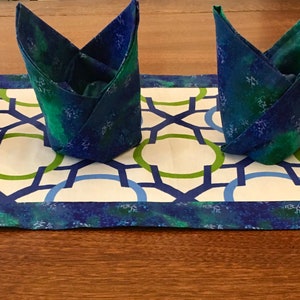 Long reversible Table runner with matching Fabric Napkins