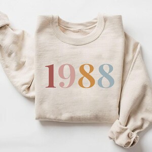 カスタム誕生日年スウェットシャツ、1988年スウェットシャツ、37歳の誕生日プレゼント、彼と彼女への誕生日プレゼント、1988年セーター、50歳、60歳、70歳の誕生日シャツ