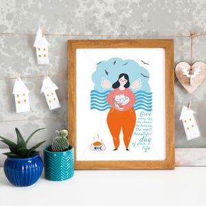 Könnte beinhalten: Eine gerahmte Illustration einer Frau mit Engelsflügeln, die eine Katze hält. Der Hintergrund ist ein blauer Himmel mit weißen Wolken und blauen Wellen. Der Text im Bild lautet "Give every day the chance to become the most beautiful day of your life."