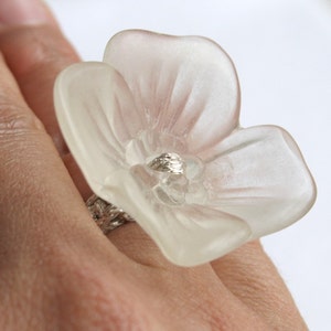 Elegant and Whimsical: Glass Petal Ring with Crocheted Champagne Band