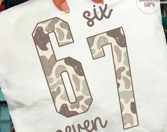 Meme divertido de camuflaje Six Seven PNG 67: Diseño de camiseta camuflaje PNG 67 (descarga digital)