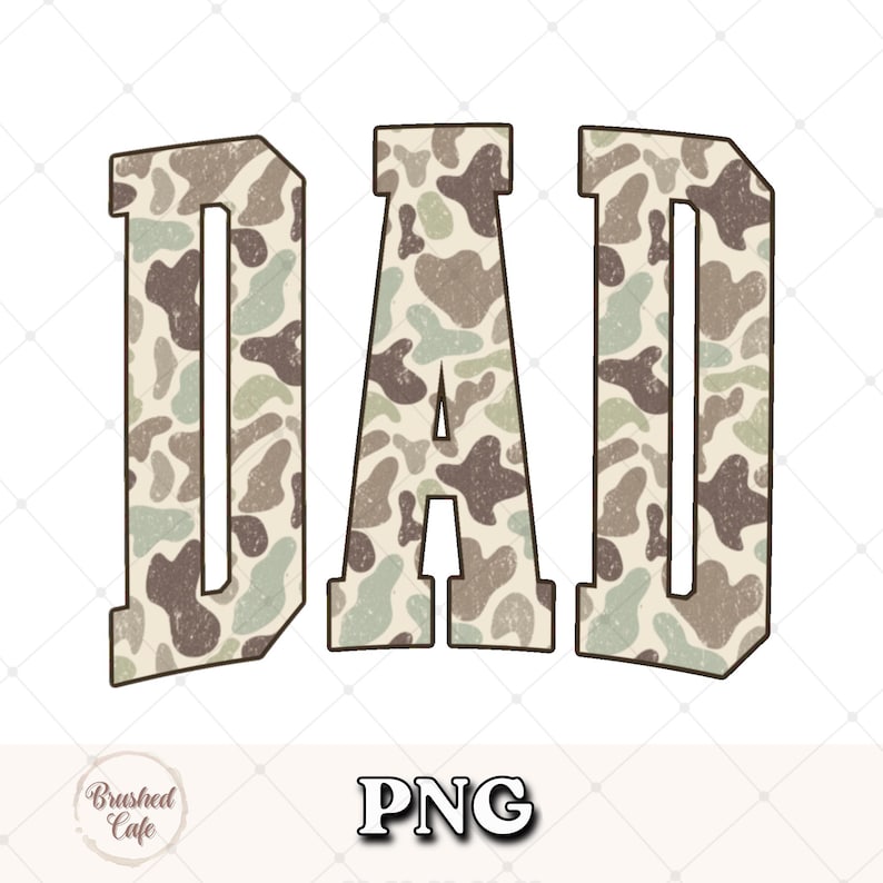 K&ouml;nnte beinhalten: Das Wort "DAD" in einer fetten Blockschrift. Die Buchstaben sind mit einem Camouflagemuster in Braun-, Gr&uuml;n- und Beiget&ouml;nen gef&uuml;llt. Das Wort ist in einem dunkleren Braun umrandet. Unter dem Wort steht der Text "PNG".
