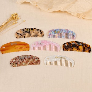 Regalo de dama de honor con nombre personalizado, peine creativo, peine de acetato, peine portátil de bolsillo con dientes anchos, regalo de novia, peine con inicial
