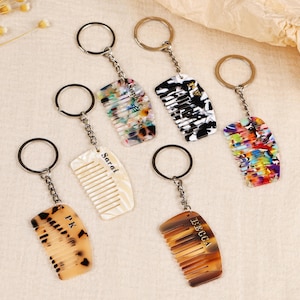 Peine con iniciales personalizado, peine llavero personalizado, exquisito peine de acetato en forma de media luna, pequeño peine portátil de dientes anchos, regalo para dama de honor.