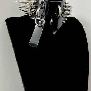 Gothic Black Choker Punk with Spiked Leather Choker Necklace, Studded Patent Collar for Alternative Fashion Gothic Necklace
