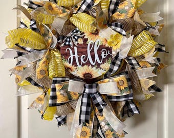 Corona de bienvenida con temática de girasoles