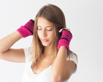 Knit fingerless gloves in hot pink and black texting gloves hand warmers womens knit gloves wrist warmers mittens mitts