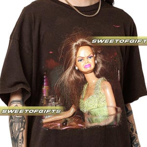 Camiseta con meme de cara de muñeca disgustada, edición limitada, divertida, con gráfico, unisex imagen 3