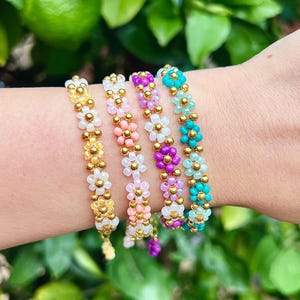 Pulsera de margaritas hecha a mano: joyería floral, pulsera de cuentas de semillas