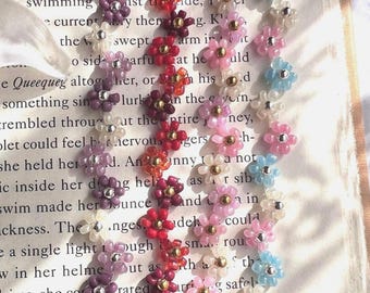Beaded Flower Bracelet: Daisy Seed Bead Floral Jewelry