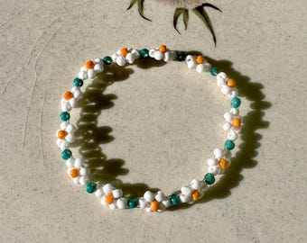 Handmade Beaded Daisy Flower Bracelet: Seed Bead Jewelry