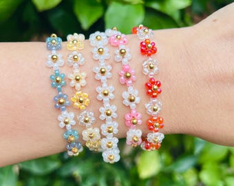 Daisy Seed Bead Flower Bracelet, Handmade Floral Jewelry