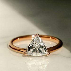 Pierścionek zaręczynowy z Moissanite o szlifie biliona 1,56 Ct, Pierścionek zaręczynowy z szlifem biliona, Pierścionek z oprawą biliona