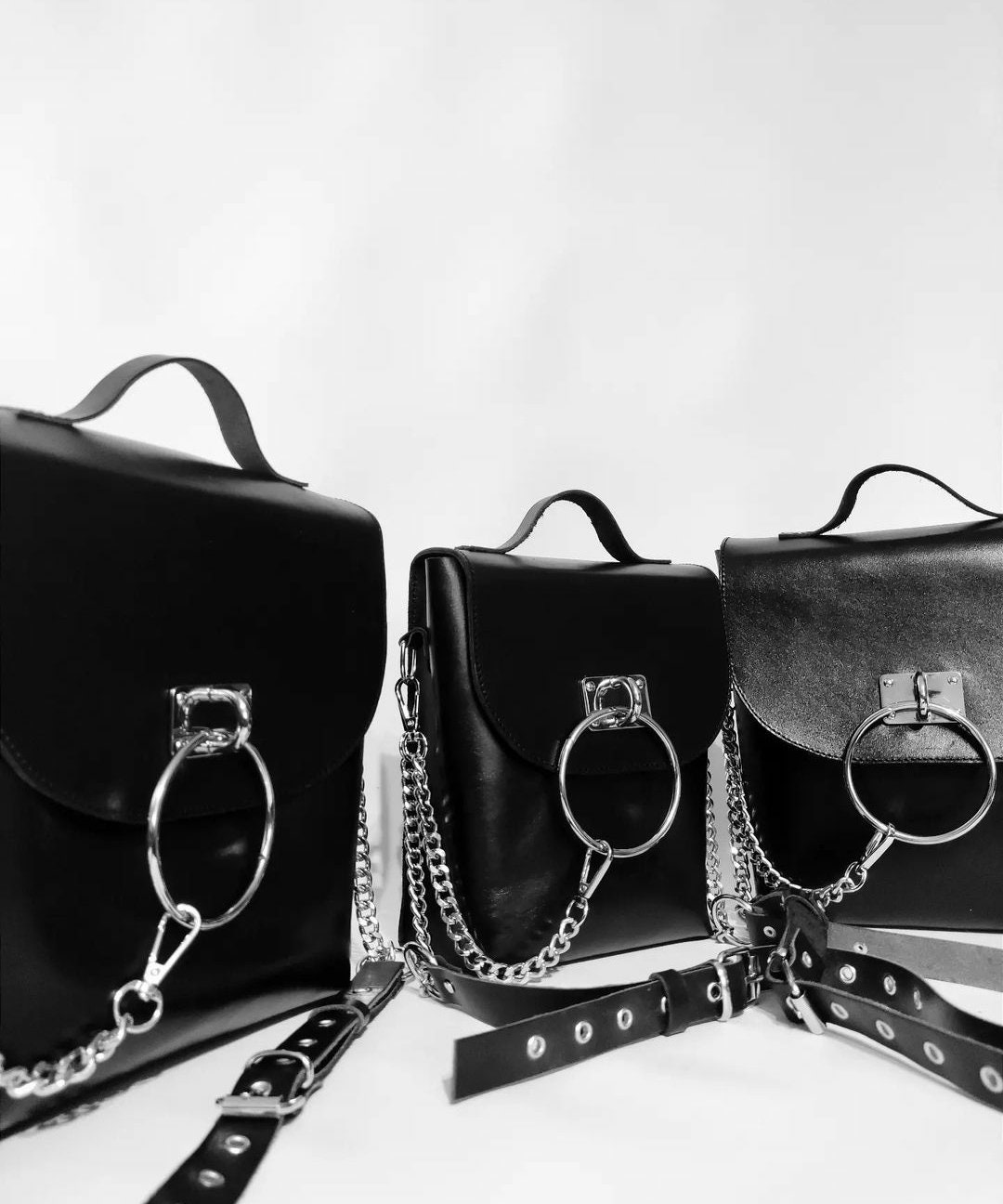 ★TOUT Y EST★ O-ring shoulder bag black LE245610FBK Shoulder bag with chain, Black - Sisley