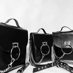 BOLSO NOIR O-RING: Bolso de piel con bandolera, O-ring y cadena