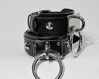 PHERIN CUFF: leather wristband accessory with O-ring and buckle, unisex cuff bracelet