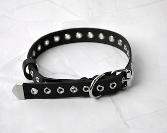 EYELET CHOKER: Unisex leather collar with eyelets and buckle closure