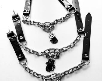 SPOOKY CAT CHOKER: Pvc & metal collar with Halloween cat pendants - Mummy, Bat and Pumpkin