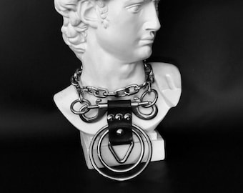 ZERAH CHOKER: Chain & leather goth necklace with bats, rings and triangles