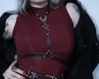 Quatrefoil Leather Harness Marsala, Gothic Burgundy Body Harness, Maroon Medieval Harness, Cathedral Chainmail Harness