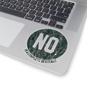 Nee. Is een volledige zin - Sticker