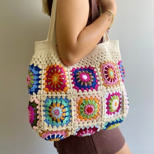 Gehäkelte Oma Square Einkaufstasche, handgefertigte Boho Chic Schultertasche, umweltfreundliche Markttasche, perfekt für Sommertage am Strand, Geschenk für Sie