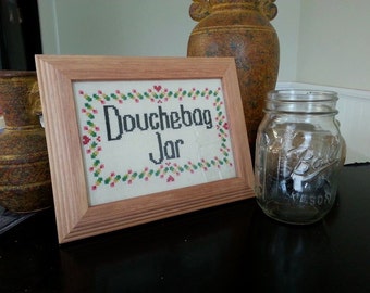 Patrón de punto de cruz - Descarga del patrón de muestra "Douchebag Jar"