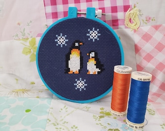 Punto de cruz TERMINADO - Mama Penguin and Baby