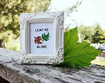 Leave Me Alone - wzór do haftu krzyżykowego Nature Counted Cross Stitch do pobrania