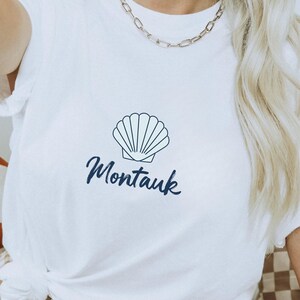 Peut inclure: Panneau en bois rustique avec l'inscription "Welcome to our home" en lettres blanches. Le panneau présente une finition vieillie et un design simple et accueillant, idéal pour la décoration d'entrée.