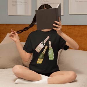 Unisex Champagne Shirt, Aesthetic Trendy Shirt, Gift for her, Luxury Shirt, Champagne Lover Gift, Vacation Shirt, Champagne Graphic Tee