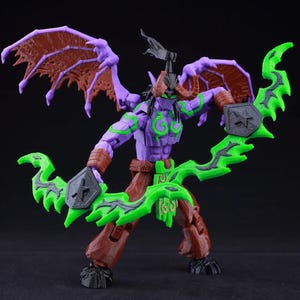 Low Poly Polygon 3D Printed Dynamic Figurines - Warcraft Samuro and Illidan