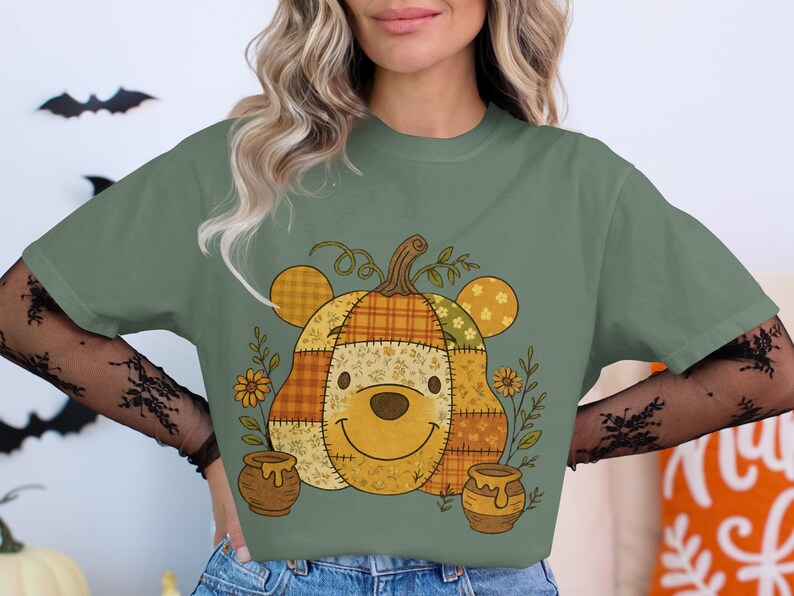 Women's Autumn Bear Graphic T-Shirt, Fall Pumpkin Spice Latte Design, Casual Green Tee, Cute Seasonal Apparel