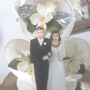 Vintage Bride Groom cake topper 1940&#39;s with bells