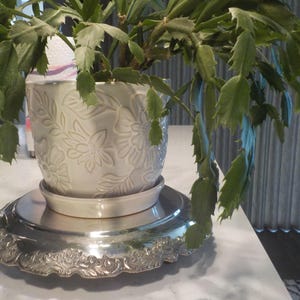 Vintage metal stand riser elegant roses details foot tray