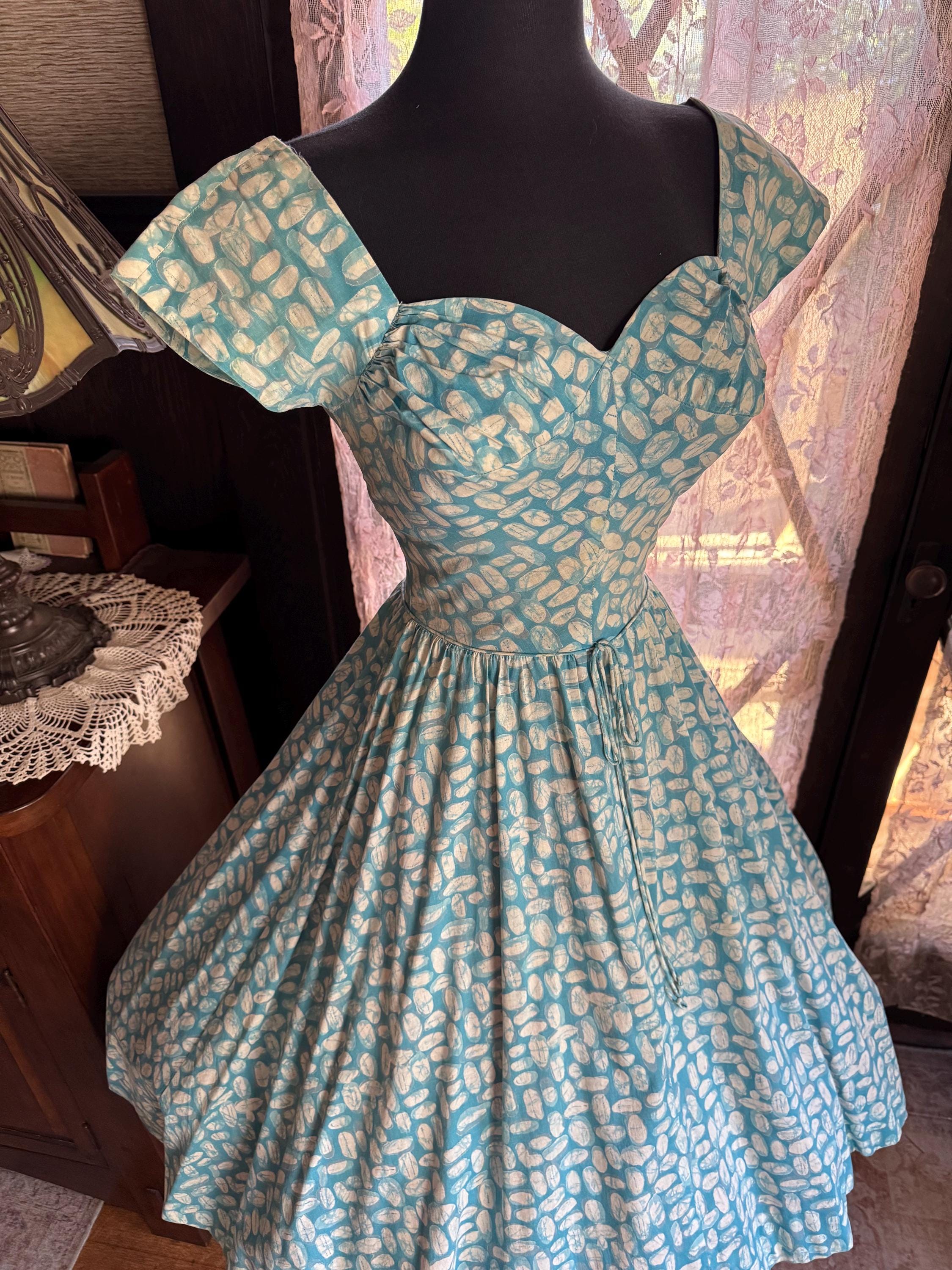 old fashioned sun dresses Midsummer Sun Print Maxi Dress White Green main image 1