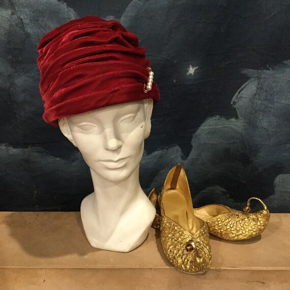 Vintage 1950s Red Velvet Turban Cloche Hat