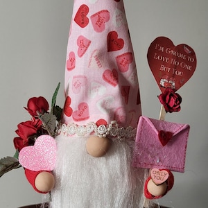 Valentine&#39;s Day Heart Collectible Gnome