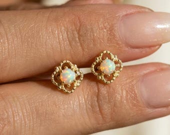 Orecchini a bottone in opale: piccoli orecchini minimalisti in opale in oro o argento, delicati orecchini a bottone con pietre preziose, regalo di gioielli per tutti i giorni