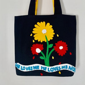 Fait à la main 100% laine FeltBlack sac sac à main réutilisable Il m’aime, il m’aime pas cousu à la main