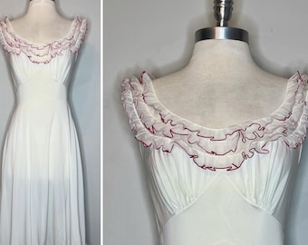 60s Vanity Fair weißes Nylon romantisch Negligee mit rot-weißer Rüschenborte/Größe 32/XS