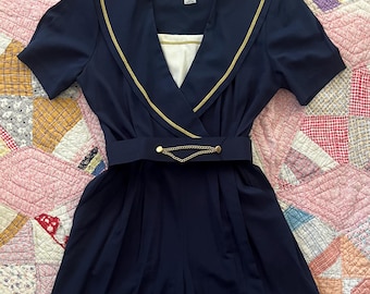 Jaren 80 marineblauwe rayon nautische romper met brede kettingriem en matrozenkraag van J.S.J Petites/Vintage maat 6/Small