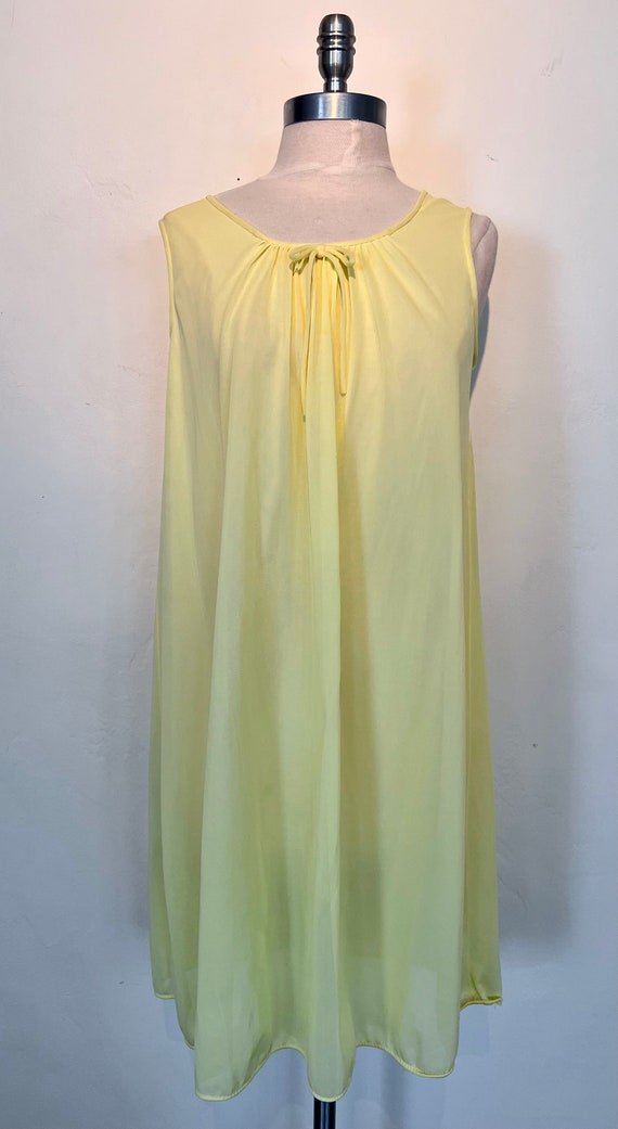 1970s Bright Lemon Yellow Nylon Peignoir Set/Baby… - image 2