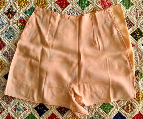 Gorgeous 1920's Peach Silk Rayon Tap Pants Linger… - image 2