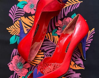 Italiaanse brandweerwagen jaren 80 rode slangenleer peep-toe pumps met paarse suède 3 1/2 inch hakken van Pancaldi/maat 7 B