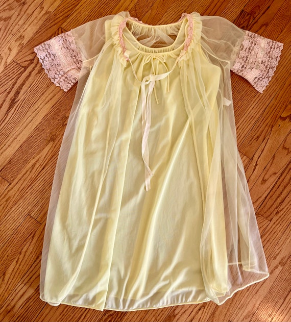 1970s Bright Lemon Yellow Nylon Peignoir Set/Baby… - image 3