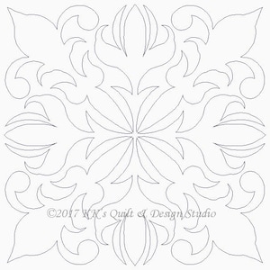 Pode incluir: Um desenho a preto e branco de um desenho floral simétrico com um padrão repetitivo de folhas e espirais. O desenho está centrado na imagem e tem uma forma circular. O texto "©2017 KK's Quilt & Design Studio" está na parte inferior da imagem.