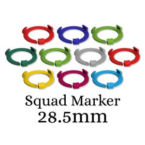 Op de afbeelding: Tien kleurrijke plastic squad-markers, elk met een diameter van 28,5 mm. De markers zijn in de kleuren rood, blauw, groen, geel, grijs, paars en oranje.  Squad Marker 28,5 mm