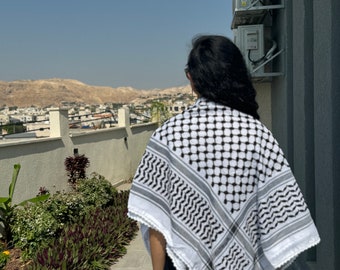 Original Palestinian Kufiya - 100% Cotton + Free Palestine Pin - Kuffiyeh - keffiyeh - Hatta - Palestinian Scarf - Demonstration