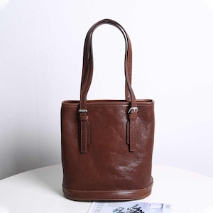 Retro Style Leather Bag, Genuine Leather Bucket Bag, Women&#39;s Minimalist Shoulder Bag, Commuter Bag